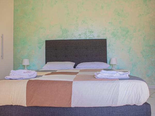 B&B Villa Setharè : photo 4 de la chambre chambre double avec canapé-lit