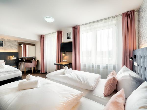 Home Hotel : photo 3 de la chambre chambre triple