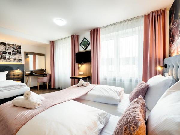 Home Hotel : photo 1 de la chambre chambre triple