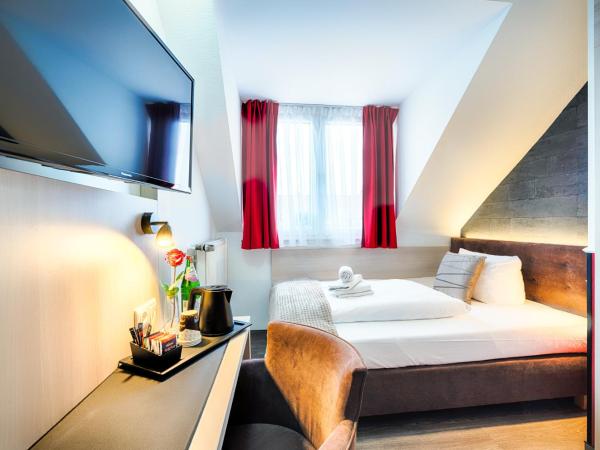 Home Hotel : photo 5 de la chambre grande chambre simple