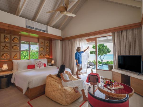 OBLU SELECT Lobigili - Premium All-Inclusive with Free Transfers : photo 1 de la chambre villa sur plage avec piscine