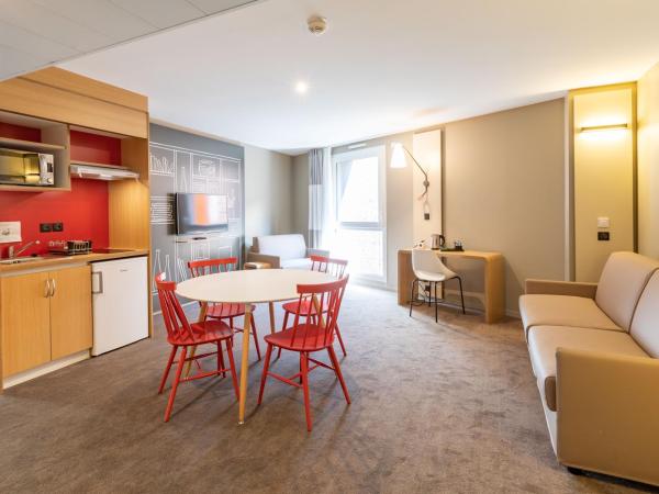 ibis Saint Malo Plage : photo 3 de la chambre appartement avec 1 lit double et 1 canapé-lit