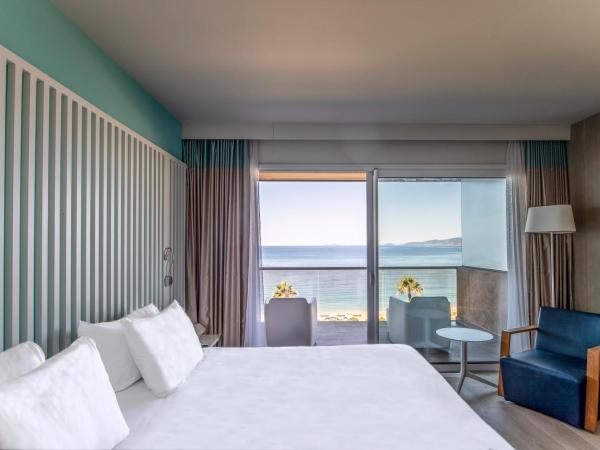 Radisson Blu Resort & Spa, Ajaccio Bay : photo 5 de la chambre chambre familiale avec balcon - vue sur mer