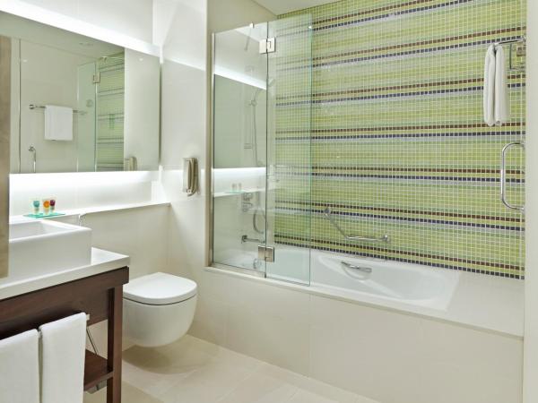 Hyatt Place Dubai Baniyas Square : photo 3 de la chambre chambre lits jumeaux avec canapé-lit