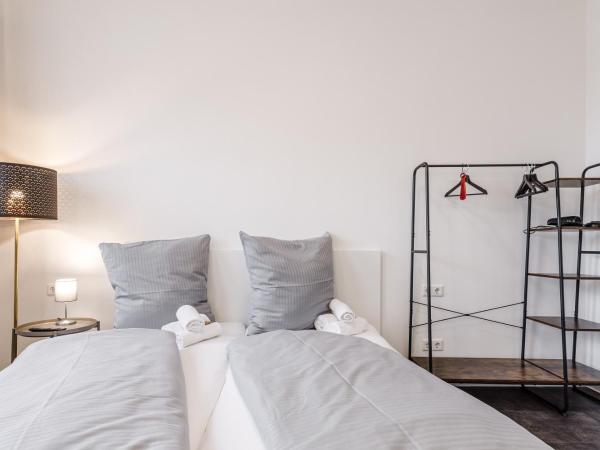 MidTown Nuernberg : photo 5 de la chambre chambre double ou lits jumeaux avec salle de bains commune