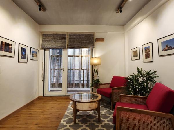 JHouse near Bhikaji : photo 10 de la chambre chambre double supérieure