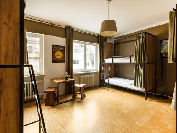 Five Reasons Hostel & Hotel : photo 2 de la chambre lit simple dans dortoir à 6 lits