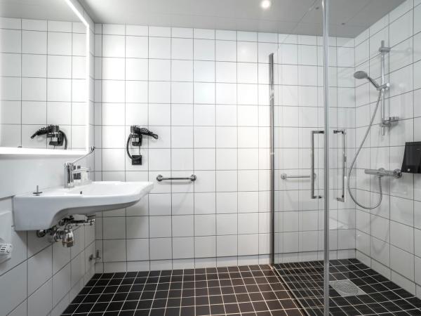 Thon Hotel Tromsø : photo 2 de la chambre chambre standard lit queen-size