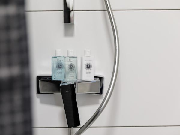 AQUA HOUSE : photo 6 de la chambre chambre double avec lit d'appoint