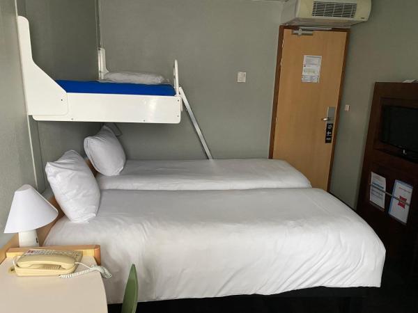 ibis Poitiers Centre : photo 6 de la chambre chambre standard 2 lits simples
