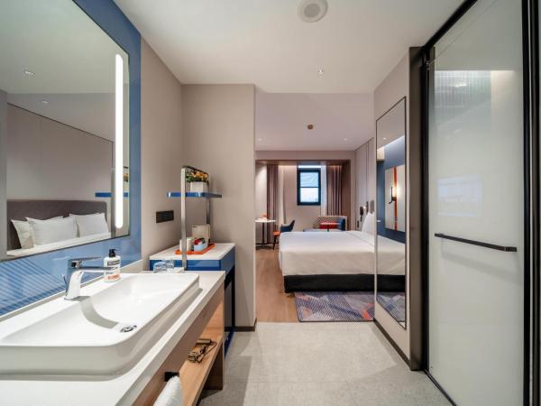 Holiday Inn Express Shanghai Hongqiao NECC, an IHG Hotel : photo 2 de la chambre chambre double standard avec 2 lits doubles