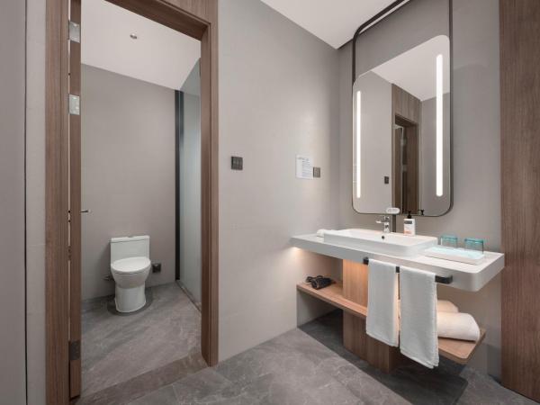 Holiday Inn Express Shenzhen Futian Center, an IHG Hotel : photo 5 de la chambre chambre standard