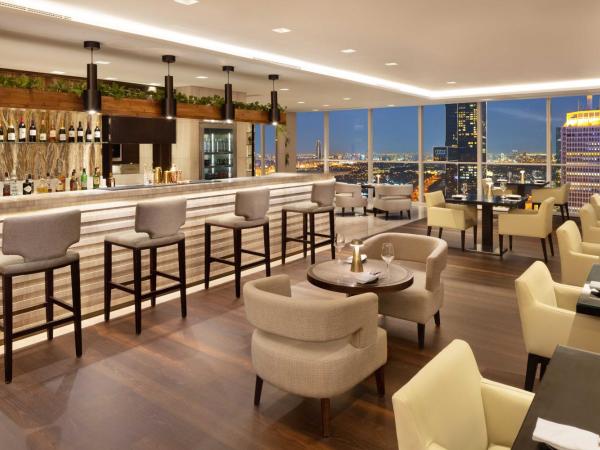 Sheraton Grand Hotel, Dubai : photo 1 de la chambre suite 1 chambre deluxe avec 1 lit king-size et accès au salon club