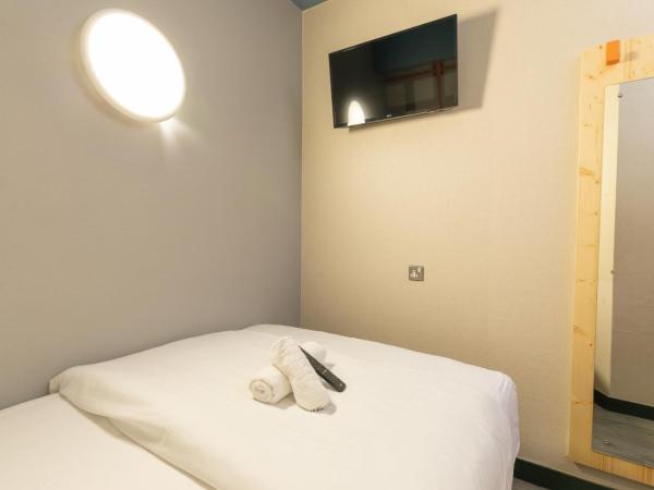 easyHotel Glasgow City : photo 1 de la chambre chambre double sans fenêtre