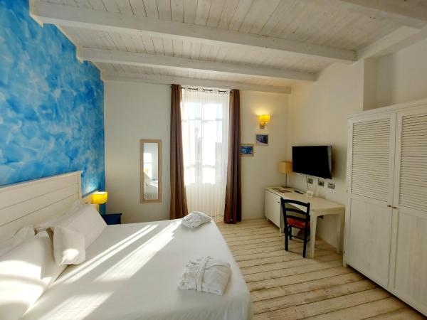Hotel La Villa Del Mare : photo 10 de la chambre chambre double - vue sur jardin