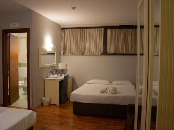 Capodichino International Hotel : photo 1 de la chambre chambre quadruple Économique
