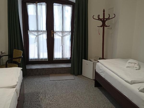 Old Prague House : photo 4 de la chambre chambre triple avec salle de bains privative