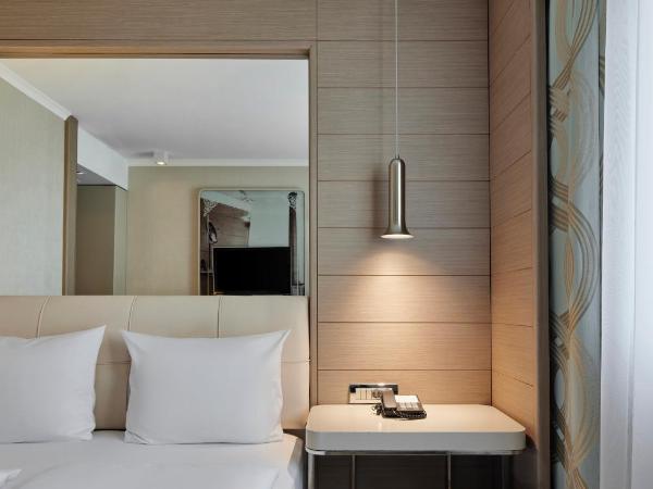 TITANIC Comfort Mitte : photo 2 de la chambre chambre double affaires