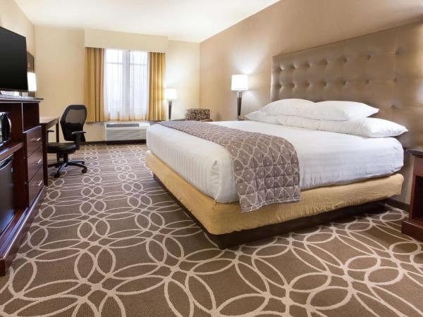 Drury Inn & Suites Louisville North : photo 1 de la chambre chambre lit king-size deluxe