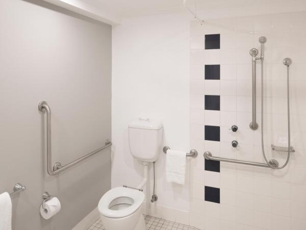 Mercure Brisbane Garden City : photo 5 de la chambre chambre lit queen-size standard pour personnes à mobilité réduite