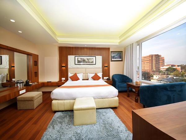 Kumari Boutique Hotel : photo 4 de la chambre suite de luxe avec vue sur la ville