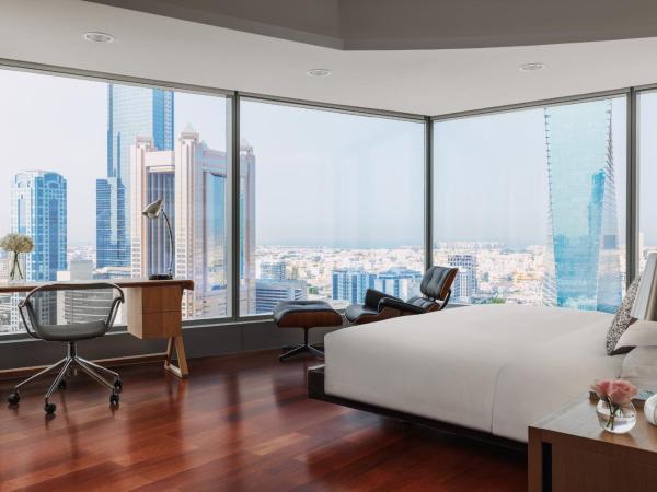 Jumeirah Living World Trade Centre Dubai : photo 8 de la chambre résidence galerie 3 chambres en duplex avec bain à remous privé