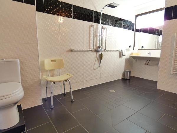 Hotel Be Guest Limoges Sud - Complexe BG : photo 6 de la chambre chambre double - accessible aux personnes à mobilité réduite 