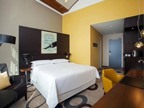 Sheraton Hannover Pelikan Hotel : photo 2 de la chambre chambre exécutive avec 1 lit king-size