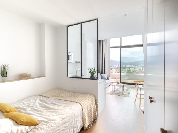 Les Appartements de Grenoble : photo 6 de la chambre appartement avec terrasse