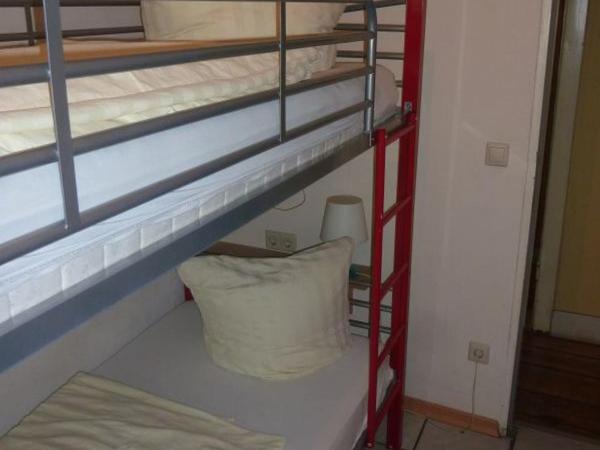 Buch-Ein-Bett Hostel : photo 3 de la chambre chambre lits jumeaux avec salle de bains privative sur même Étage