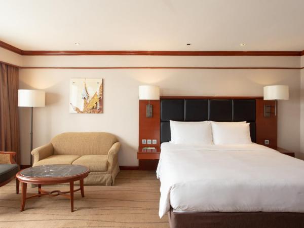 Centara Riverside Hotel Chiang Mai : photo 3 de la chambre hébergement premium de luxe lit king-size