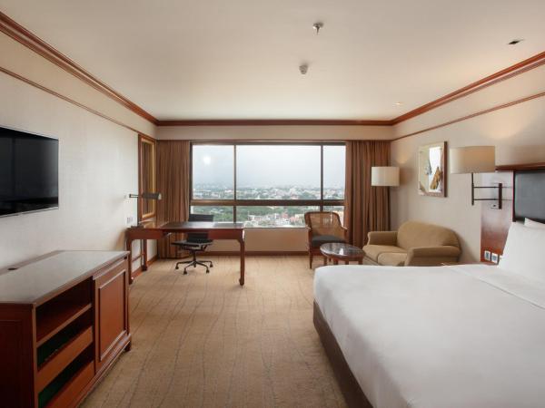 Centara Riverside Hotel Chiang Mai : photo 2 de la chambre hébergement premium de luxe lit king-size