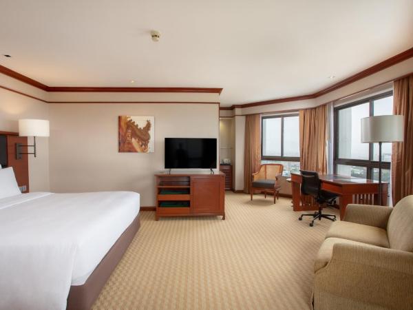 Centara Riverside Hotel Chiang Mai : photo 3 de la chambre suite de luxe lit king-size