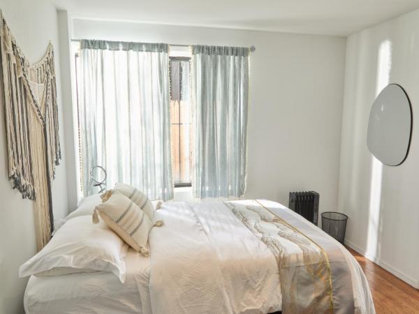 American Dream Guest House : photo 3 de la chambre chambre double avec salle de bains commune