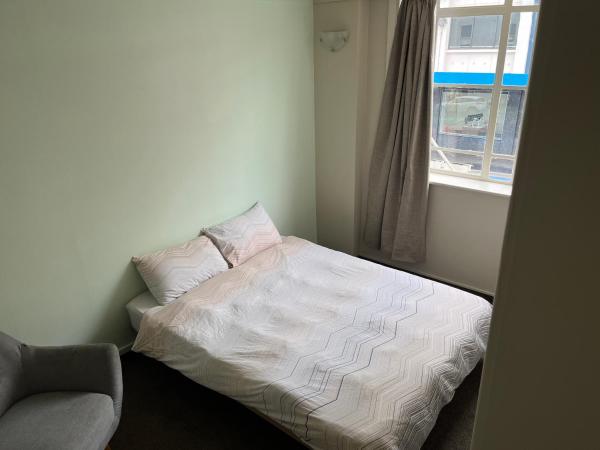 UpTown Backpackers : photo 6 de la chambre chambre double avec salle de bains commune