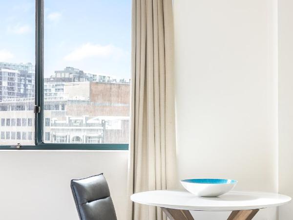 Oaks Sydney Castlereagh Suites : photo 5 de la chambre studio