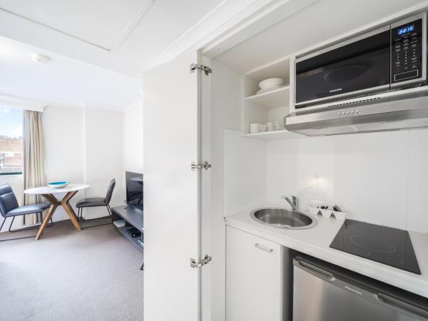 Oaks Sydney Castlereagh Suites : photo 4 de la chambre studio