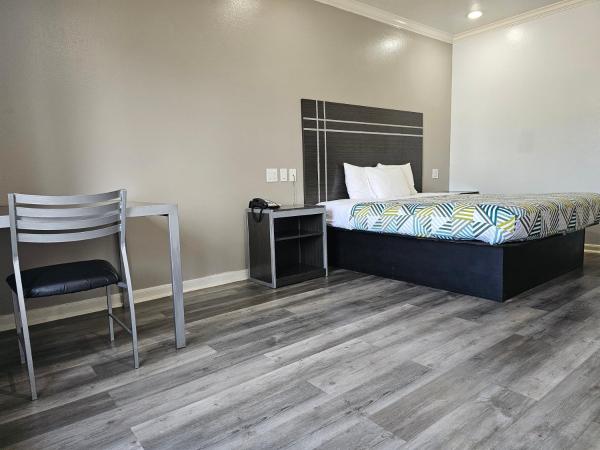 Motel 6 Houston, TX - Hwy 249 and Fallbrook : photo 4 de la chambre chambre lit king-size deluxe - non-fumeurs