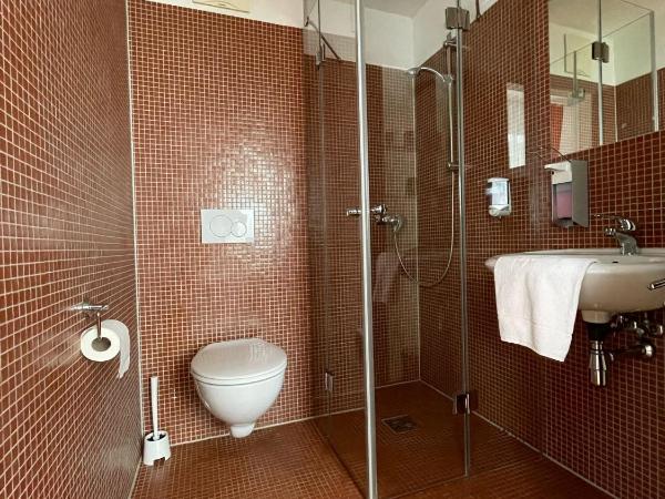 Workbase Hostel : photo 4 de la chambre chambre triple