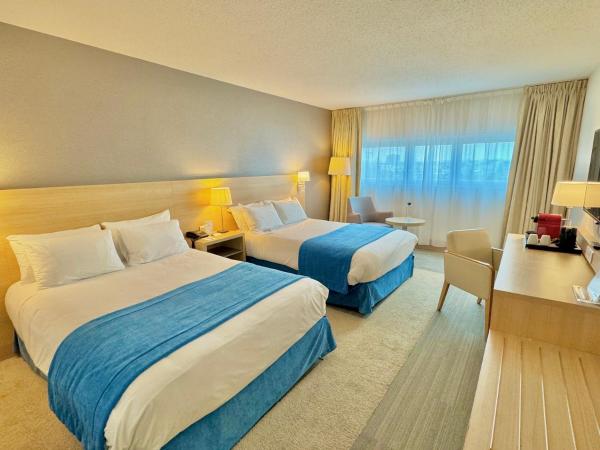 Best Western Plus Paris Orly Airport : photo 1 de la chambre chambre familiale supérieure
