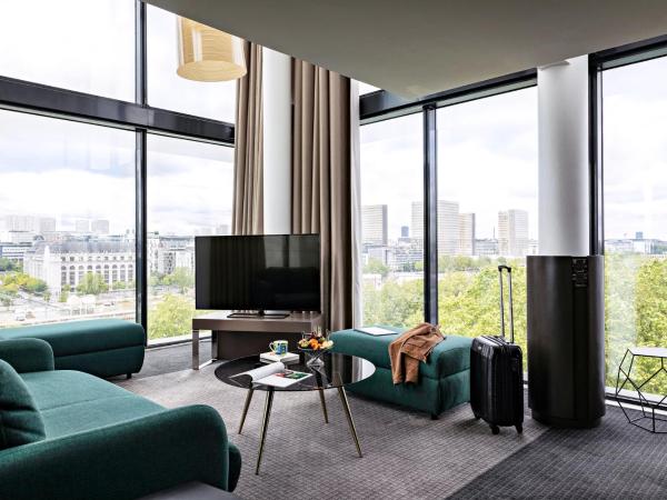 Pullman Paris Centre - Bercy : photo 2 de la chambre suite prsidentielle avec 2lits king-size et 1canap-lit double - tage suprieur - vue sur paris