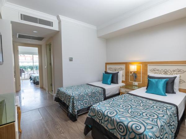Crystal Waterworld Resort & Spa - Ultimate All Inclusive : photo 3 de la chambre chambre familiale
