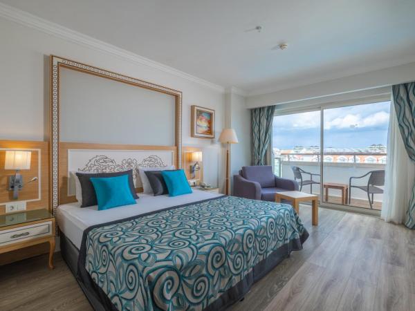 Crystal Waterworld Resort & Spa - Ultimate All Inclusive : photo 2 de la chambre suite junior