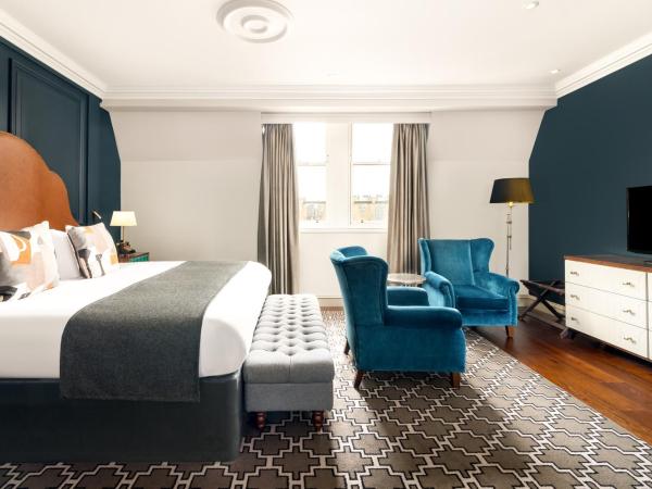 Hotel Indigo - Edinburgh - Princes Street, an IHG Hotel : photo 6 de la chambre suite lit king-size - vue sur ville