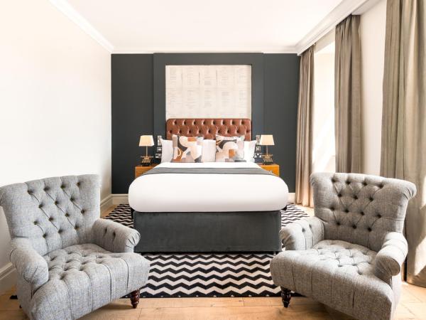 Hotel Indigo - Edinburgh - Princes Street, an IHG Hotel : photo 4 de la chambre suite queen avec vue sur la ville