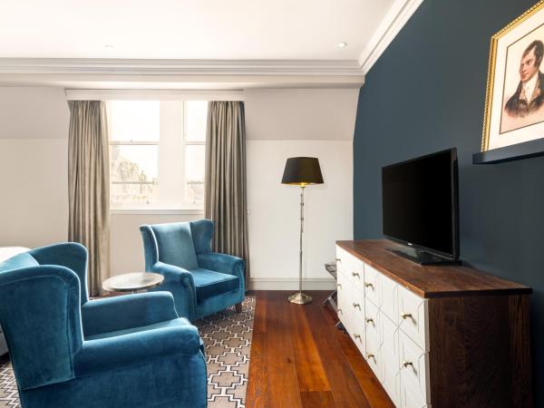 Hotel Indigo - Edinburgh - Princes Street, an IHG Hotel : photo 5 de la chambre suite lit king-size - vue sur ville