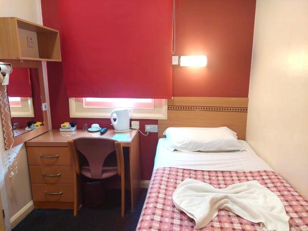 Carlton Hotel : photo 1 de la chambre chambre simple avec toilettes privatives et douche