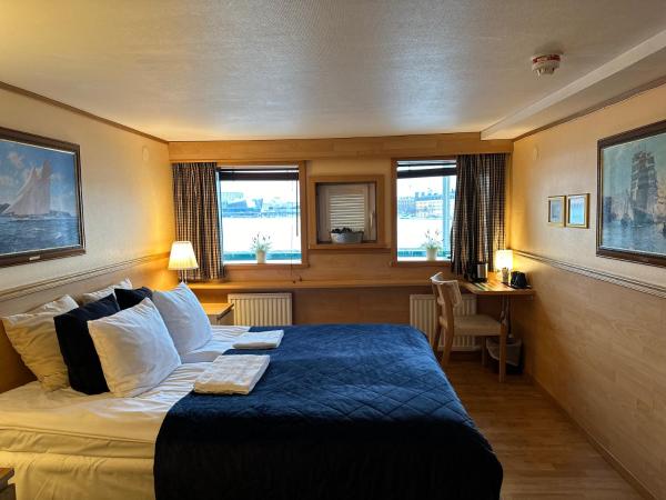 Den Röda Båten : photo 1 de la chambre cabine supérieure sur bateau avec salle de sains privative - vue sur mer