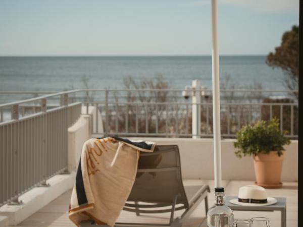 Hôtel La Plage 5 étoiles La Grande Motte : photo 2 de la chambre chambre double avec terrasse