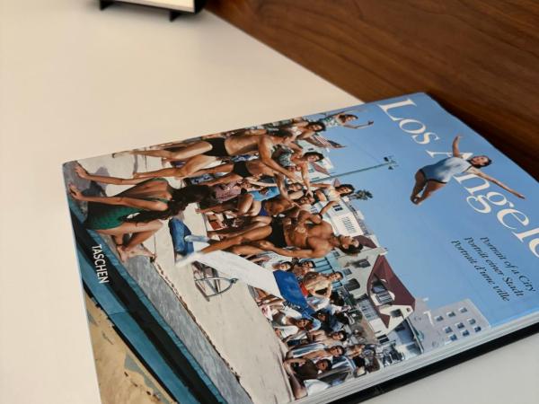 The Adler a Hollywood Hotel : photo 4 de la chambre hébergement lit king-size - vue sur panneau hollywood